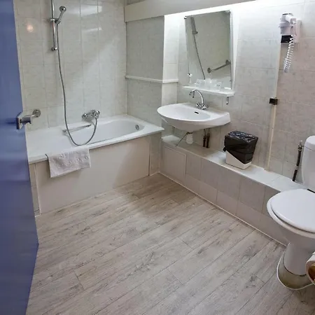 Hipotel Paris Marne La Vallee 3*