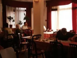 Hipotel Paris Marne La Vallee 3*